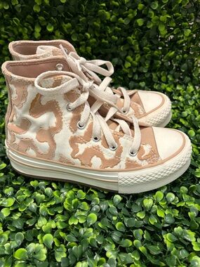 Kids High-Top Sneakers in Beige White - Trendy Canvas Lace-Up